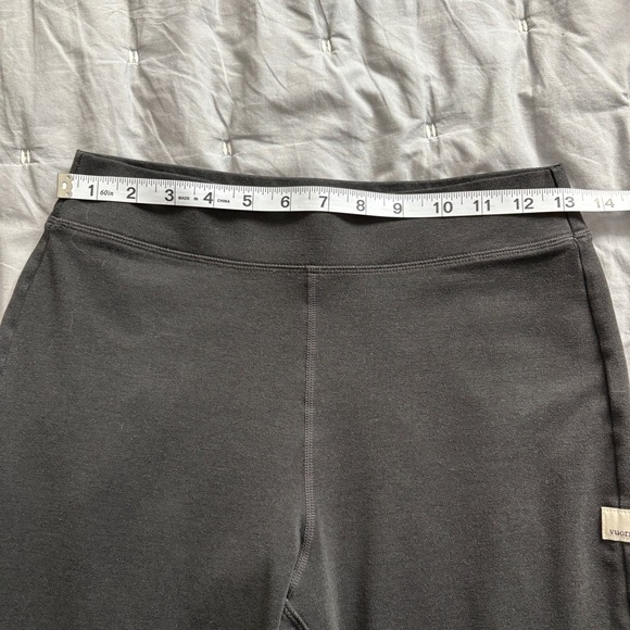 Vuori Granite High Waist Flare in Black Heather Size Small Split Hem Style - Picture 13 of 15